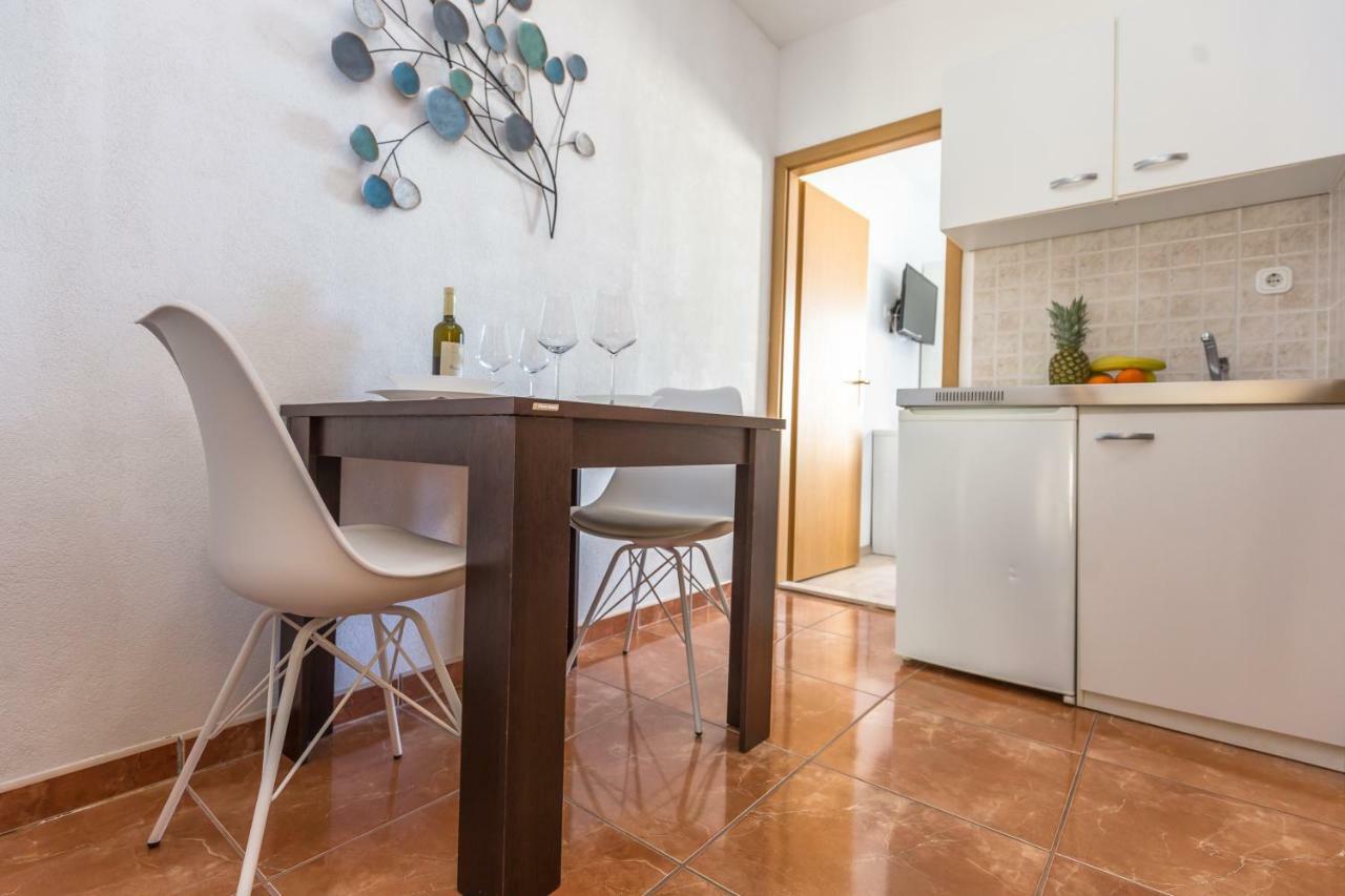 Apartments Lana Makarska Ngoại thất bức ảnh